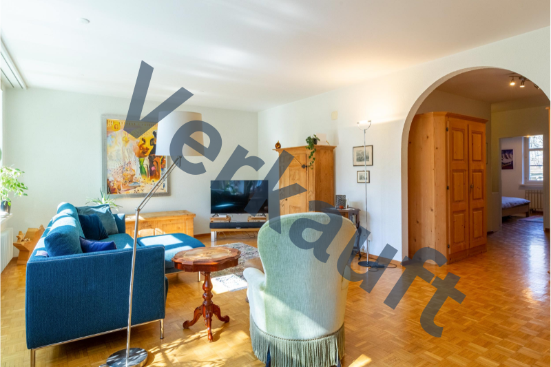 Großzügige 6.5-Zimmer-Wohnung mit viel Potential im Erdgeschoss eines umgebauten Fabrikgebäudes